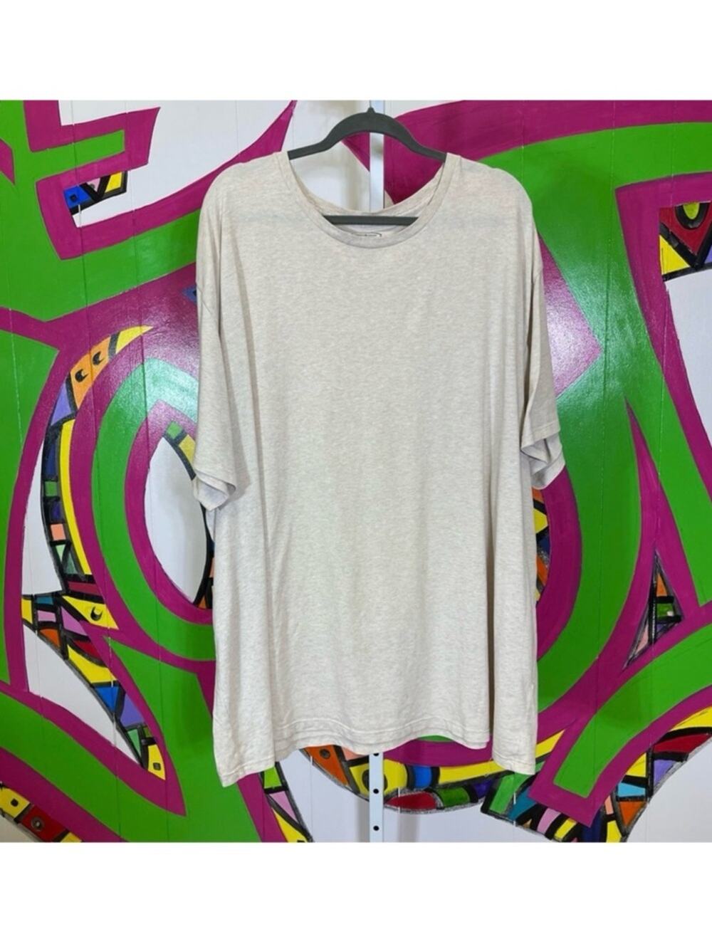 Foundry, Men's Beige T-Shirt. Size 4XL. In good used condition!